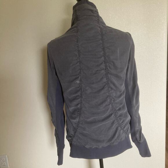 Lululemon Jacket Womens 8 Gray Reversible Thumb Holes Ruched Zipper Cool Down - Picture 2 of 12
